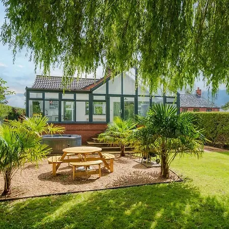 Waterside Cottage - Hot Tub, Mooring, Arcade, Bar Neatishead Exterior photo
